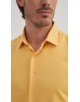 T60-43 Chemise piqué jaune slim fit