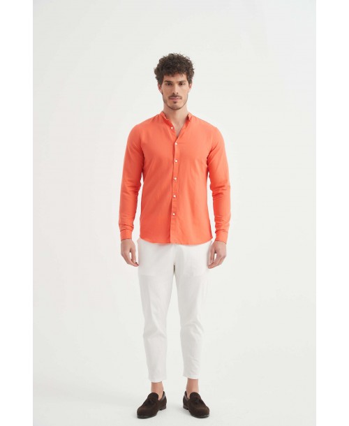 LIN-60-215 Chemise orange col mao en lin à coupe ajustée