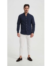 LIN-61-24 Chemise à col châle en lin bleu marine avec coupe ajustée