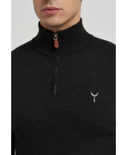 YE-6738-84 High zip neck black vintage jumper with logo