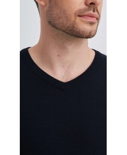 YE-6745-140 Navy "V" neck jumper